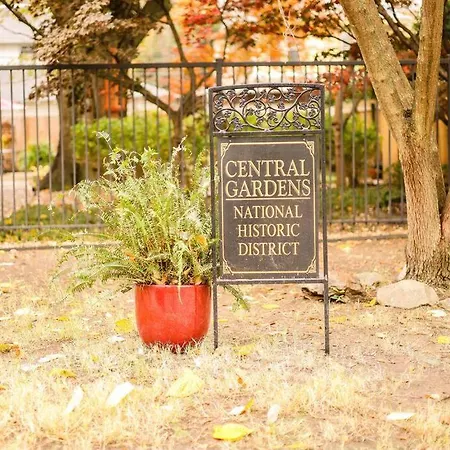 J Birds' Bungalow In The Heart Of Midtown Memphis Exterior photo