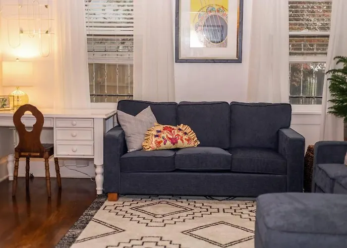 J Birds\' Bungalow In The Heart Of Midtown