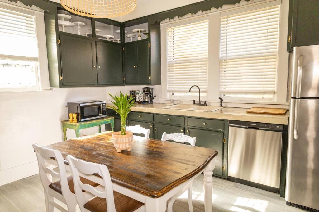 Holiday home J Birds' In The Heart Of Midtown *